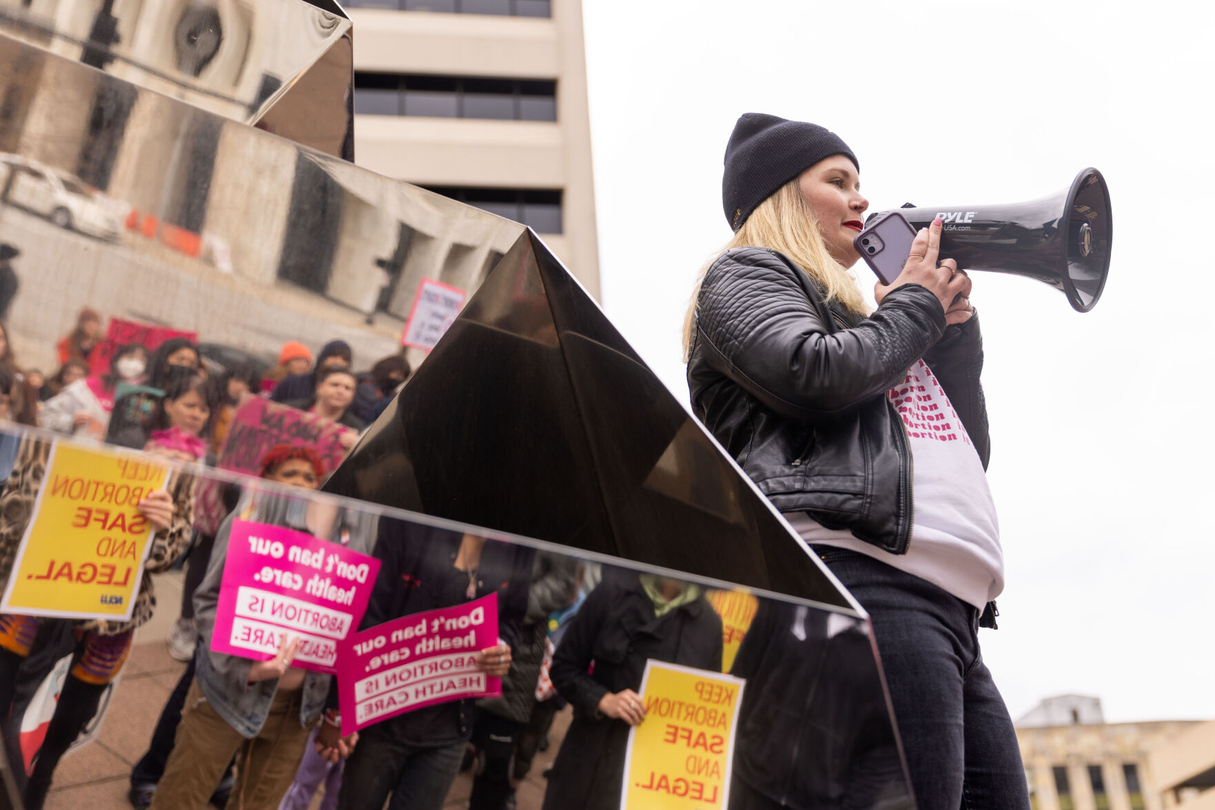 050422-owh-new-abortionrally-ar01.JPG